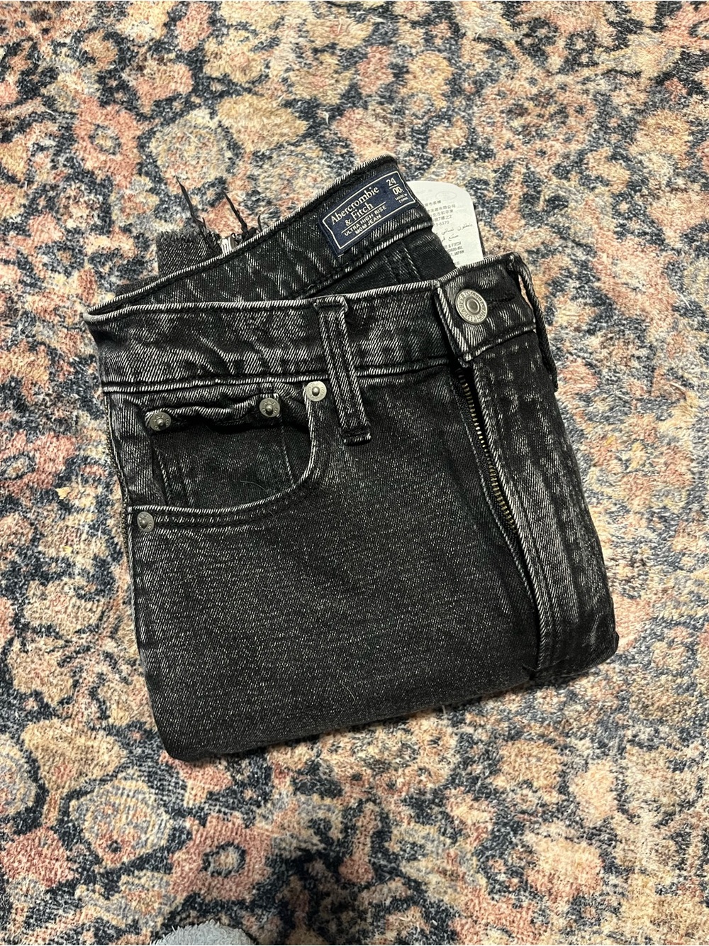 Abercrombie & Fitch Black Washed High-Rise Ankle Zip Jeans - Picture 7 of 8